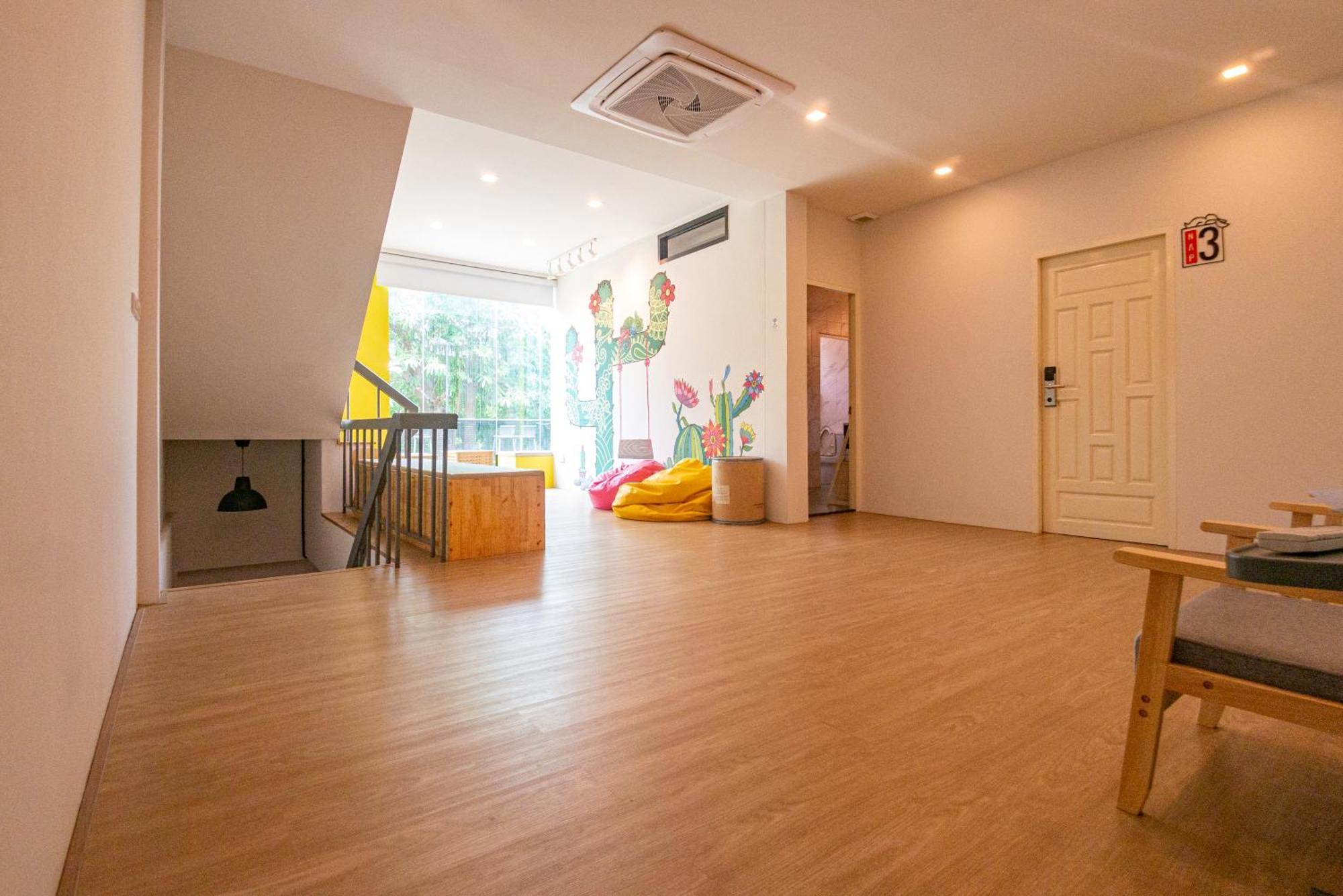 Paknap Hostel ナーン エクステリア 写真