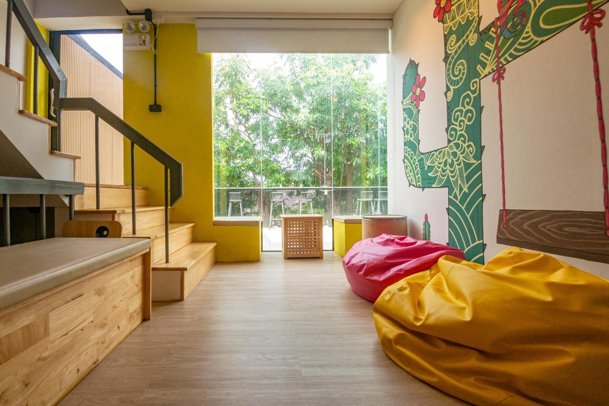 Paknap Hostel ナーン エクステリア 写真