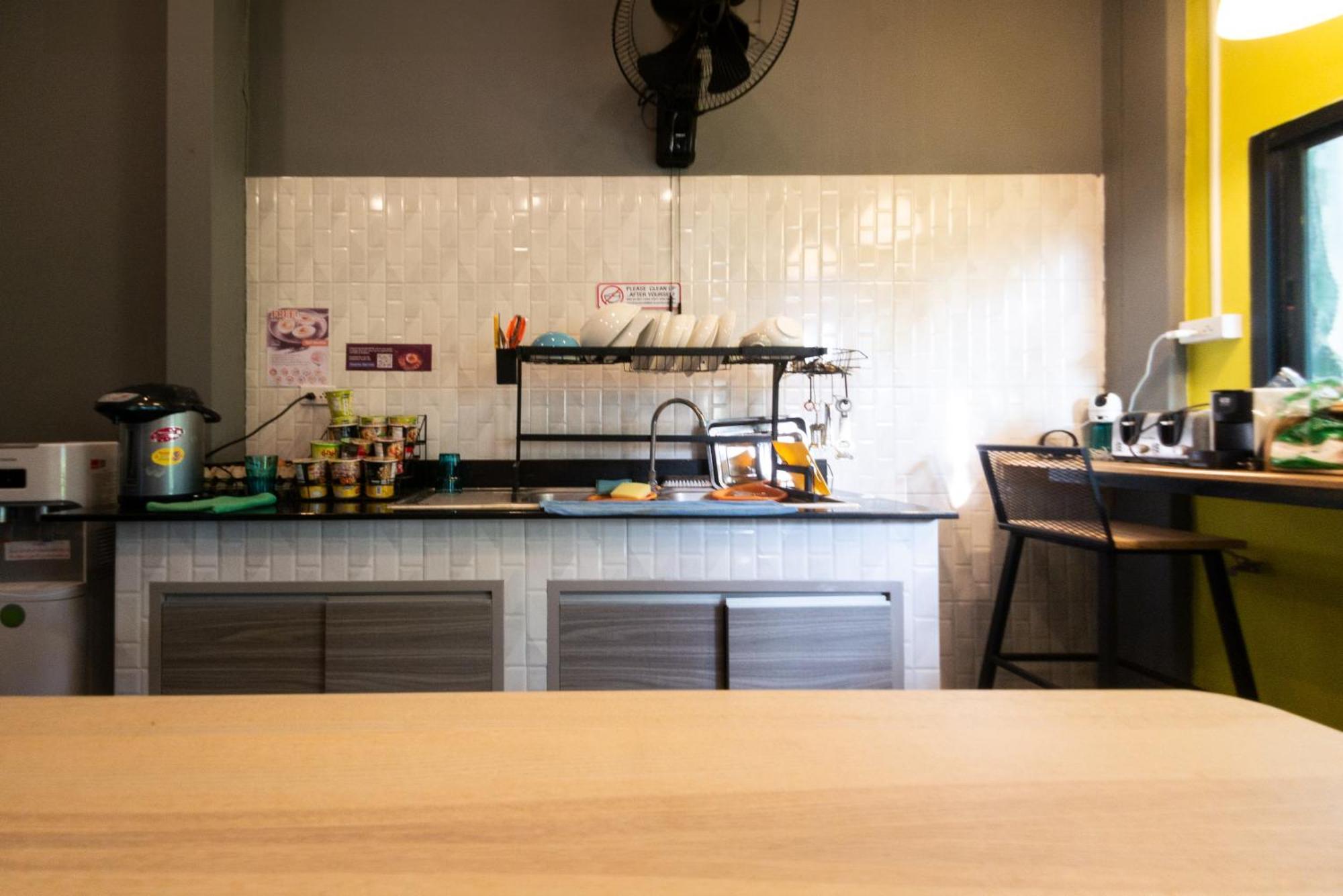 Paknap Hostel ナーン エクステリア 写真