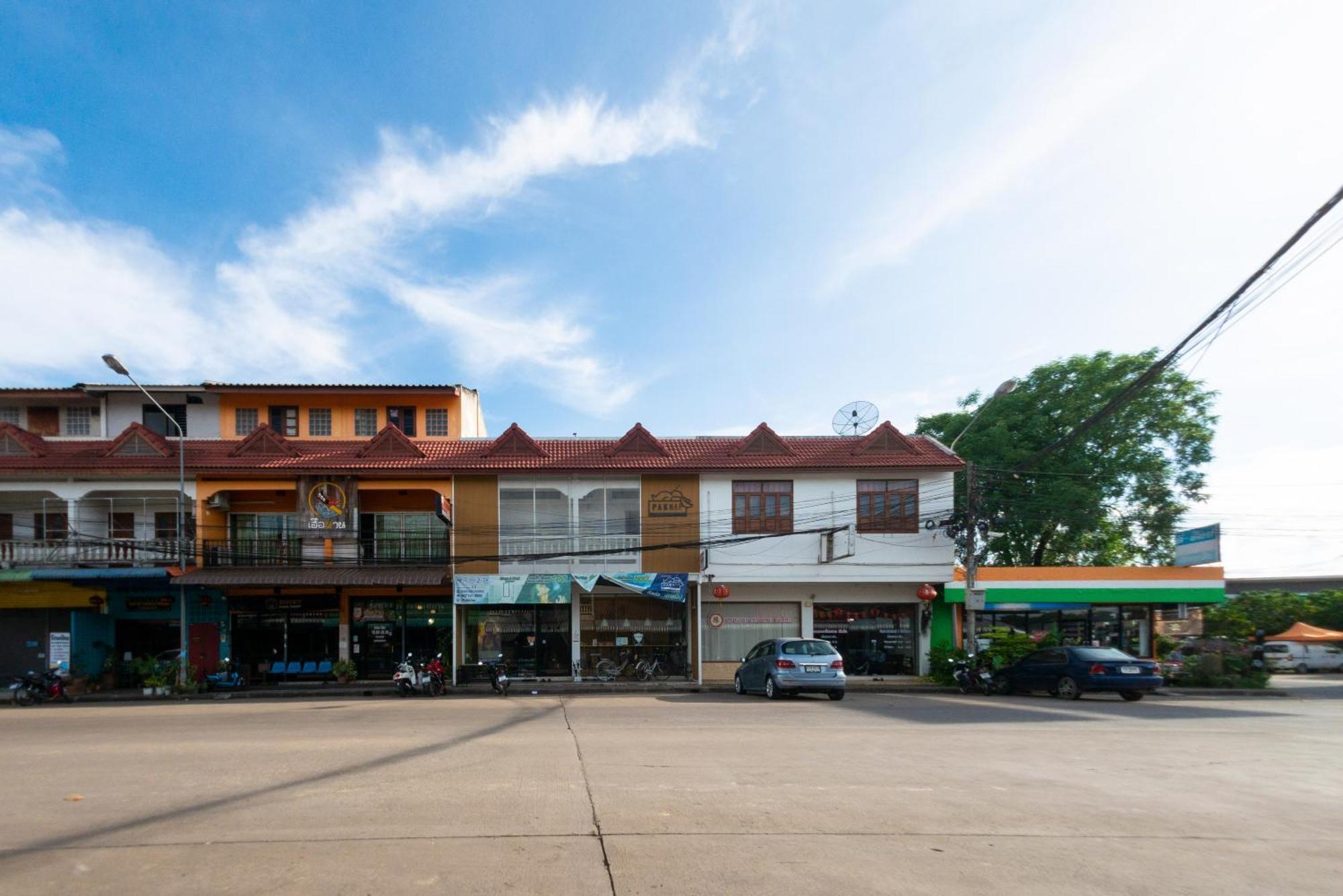 Paknap Hostel ナーン エクステリア 写真