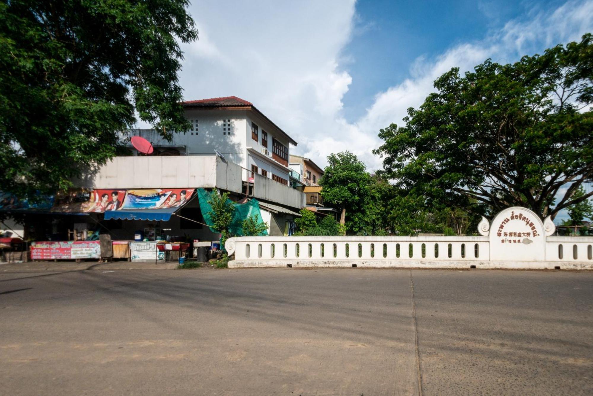 Paknap Hostel ナーン エクステリア 写真